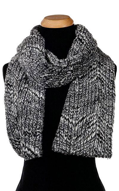 SCARF-COZY CABLE FAUX FUR IN ASH