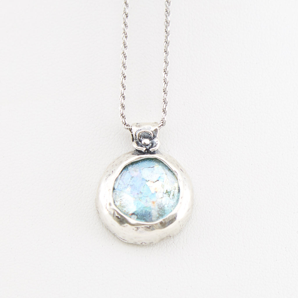 Small Flower Inlay Roman Glass Necklace
