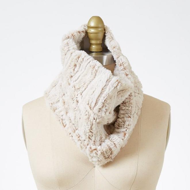 Porcelain Luxury Faux Fur Neck Warmer