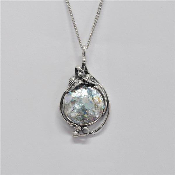 Leaves with Circle Roman Glass Necklace