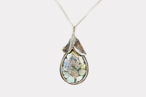 Top Leaves Roman Glass Necklace