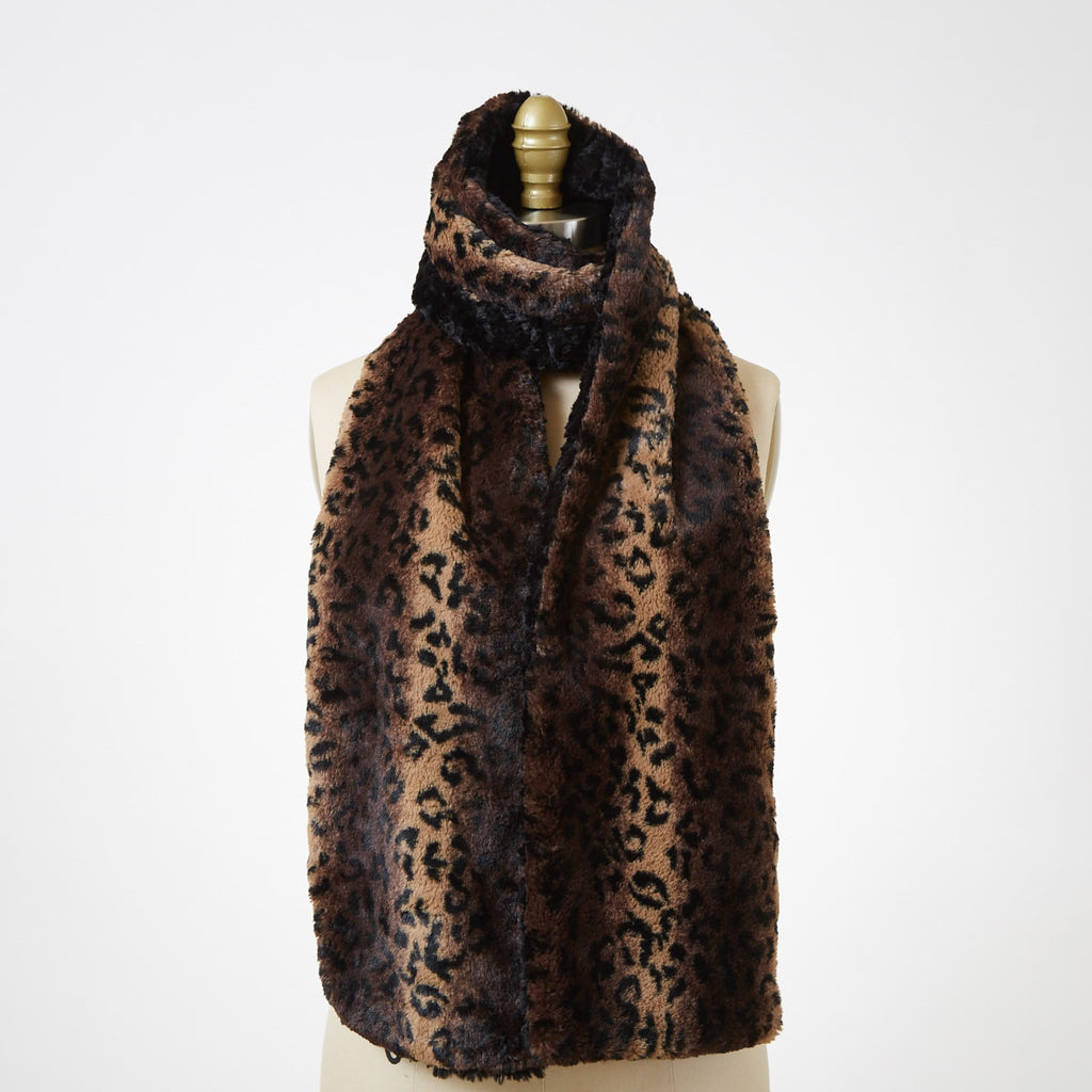 Cuddly Faux Fur Scarf In Black With Cheetah