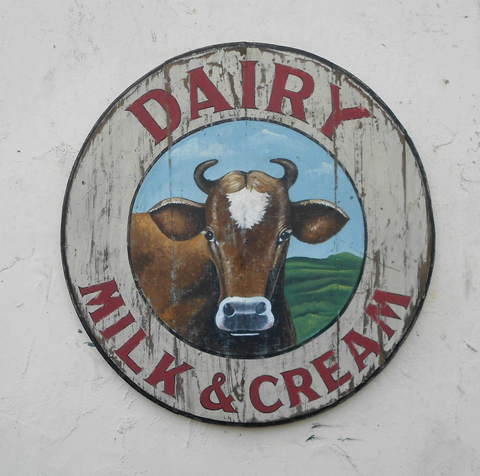 Dairy Milk-Cream Americana Art